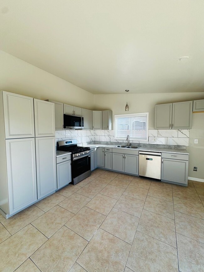 Foto del edificio - A Bright and Beautiful Place to Call Home