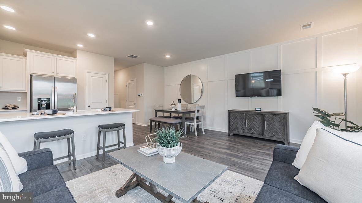 Foto principal - 187 South Harner Boulevard