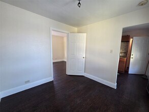 Building Photo - 302 71st St