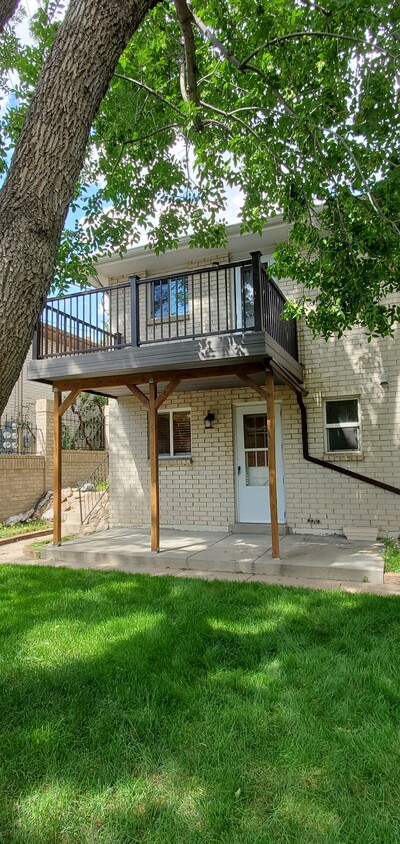 Patio and Entry Door - 512 Washington Ave