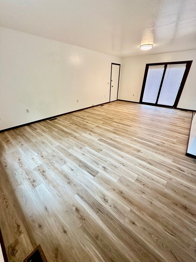 Building Photo - 3 Bedroom Home for Rent in North Pole!