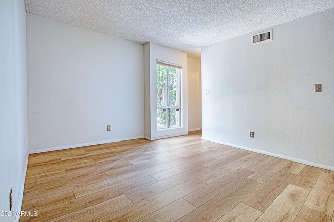 Building Photo - 3828 N 32nd St