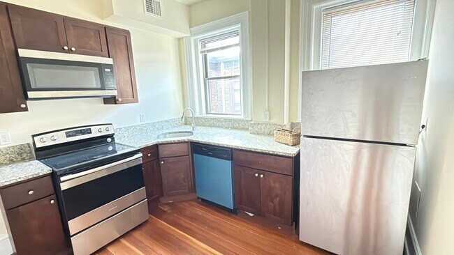 Foto del edificio - 1563 Beacon St