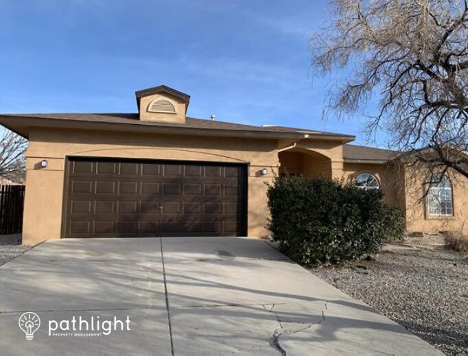 Primary Photo - 2516 Manzano Loop NE