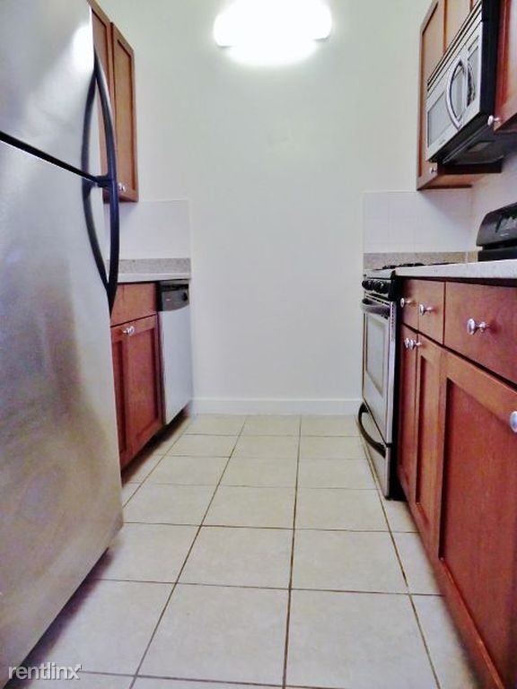 Building Photo - 444 Manhattan Ave