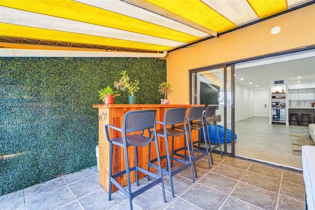 Foto del edificio - 15547 Braemar Ct