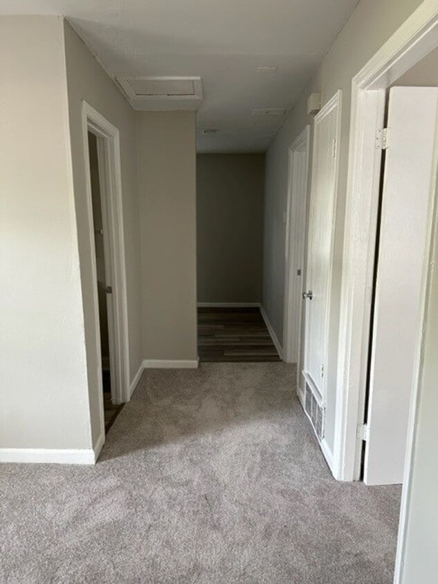 Building Photo - Two Bedroom House