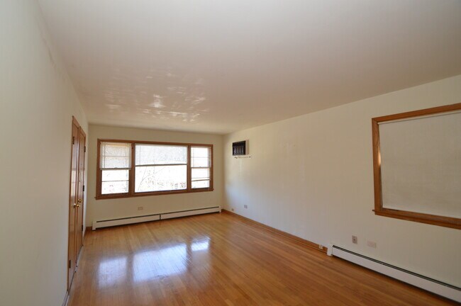 Building Photo - 2942 N 75th Ave