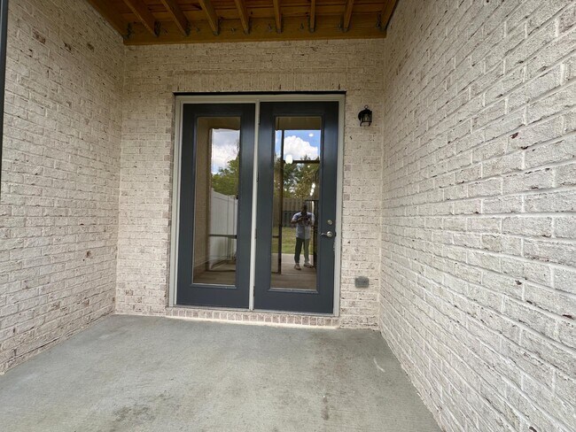 Foto del edificio - 120 Heathbrook Ln