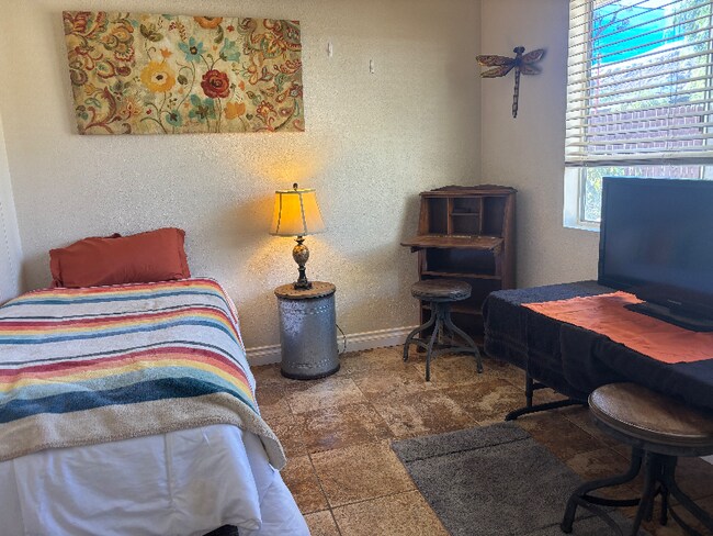 Foto del edificio - 21355 Webster Ave