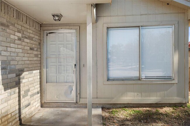Foto del edificio - 14818 Gladewick Dr