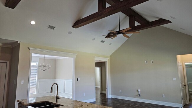 Foto del edificio - Knights Landing four bedroom home