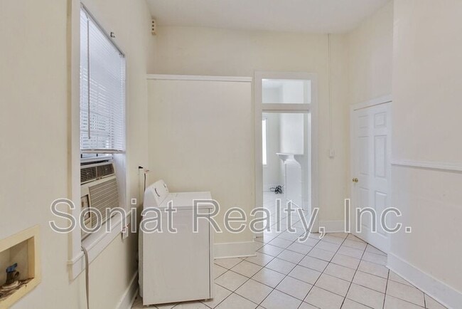 Building Photo - 8409 Cohn St