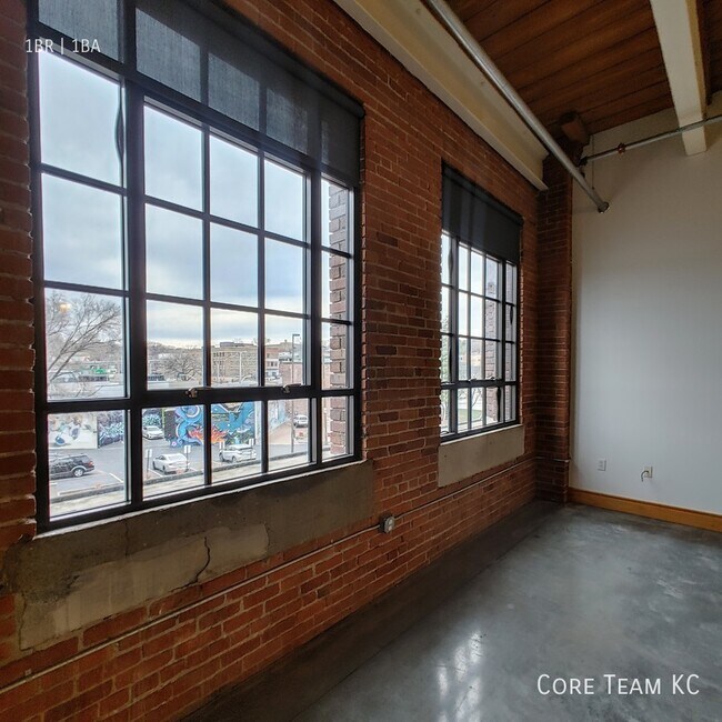 Foto del edificio - One bedroom with a den in Crossroads!