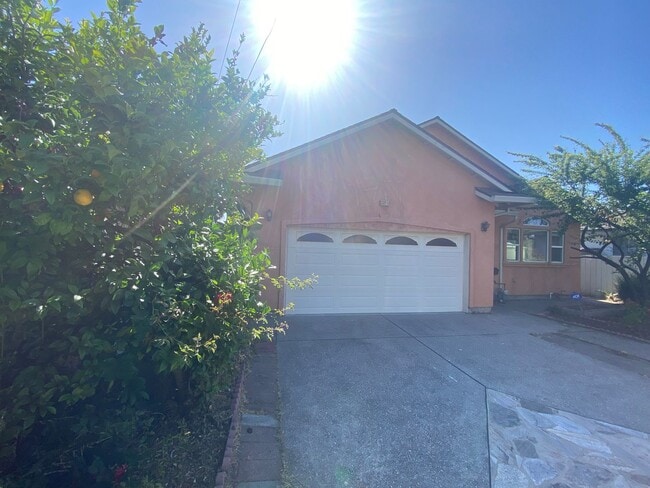 Building Photo - Advent - Three Bedroom House W/ Two Car Ga...