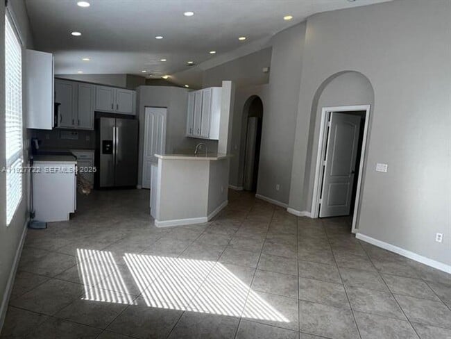 Building Photo - 2219 Portofino Ave