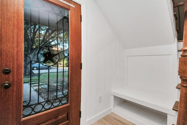 Foto del edificio - 6815 Eagle Ridge Dr