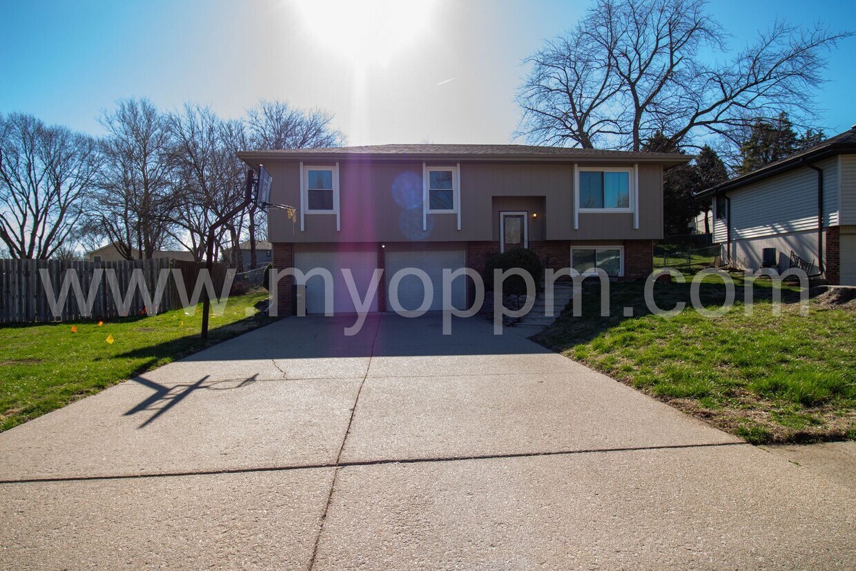 6711 S 75th Ave, Ralston, NE 68127 House Rental in Ralston, NE