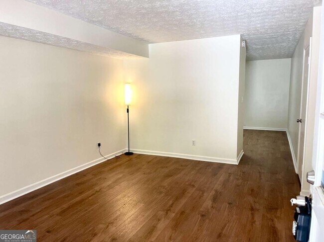 Foto del edificio - 135 Meadowbrook Ct