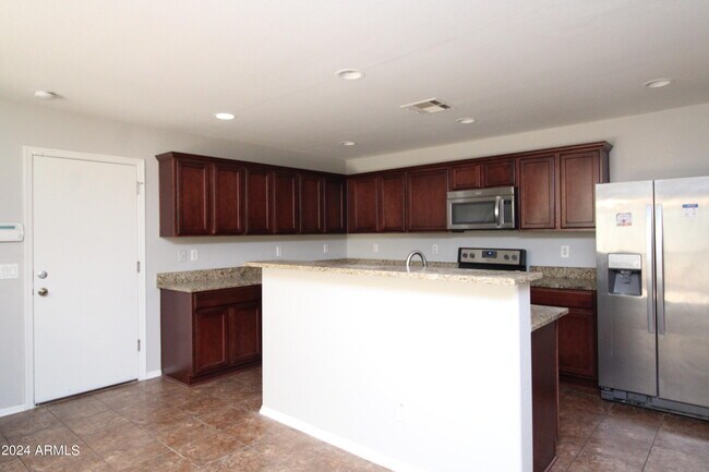 Building Photo - 927 S Hawk Ln