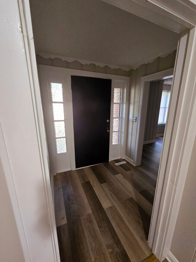 Foto del edificio - Newly renovated home in convenient location