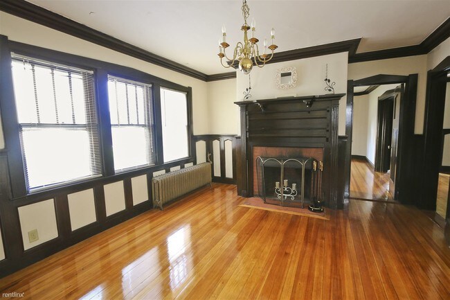 Building Photo - 96 Mount Auburn St