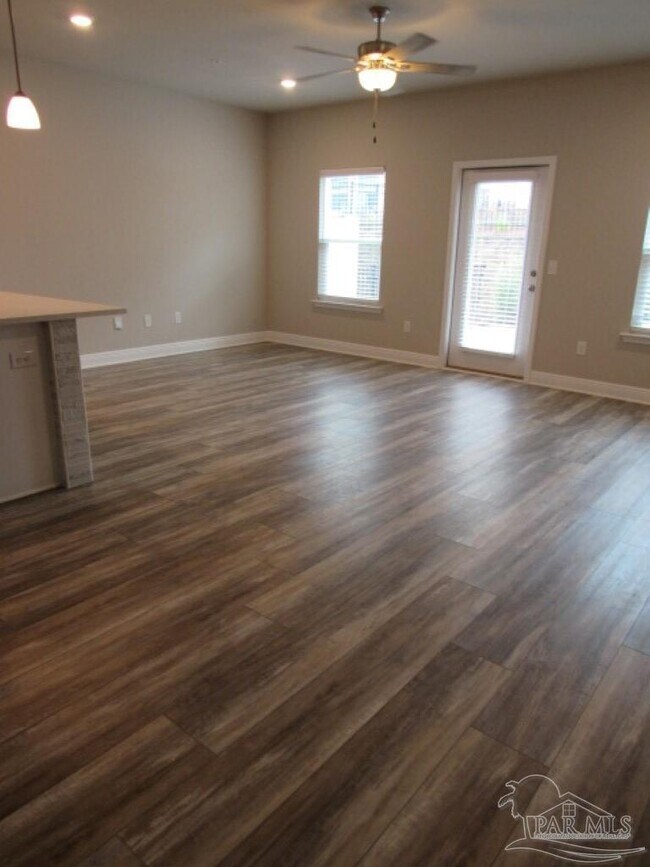 Foto del edificio - 9802 Nature Creek Blvd