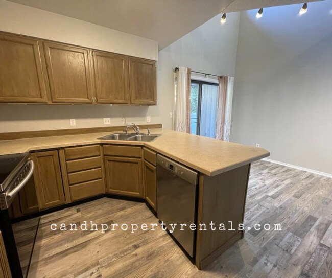 Building Photo - 3219 Rosebud Dr
