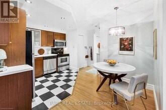 Building Photo - 40 Scollard St