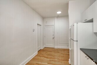 Building Photo - 2100 Rue du Fort