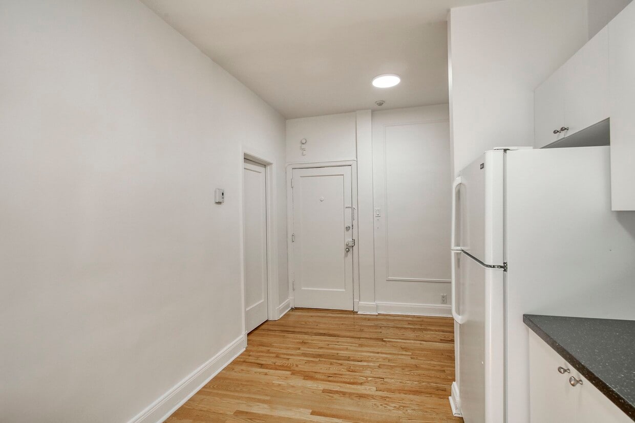 Primary Photo - 2100 Rue du Fort