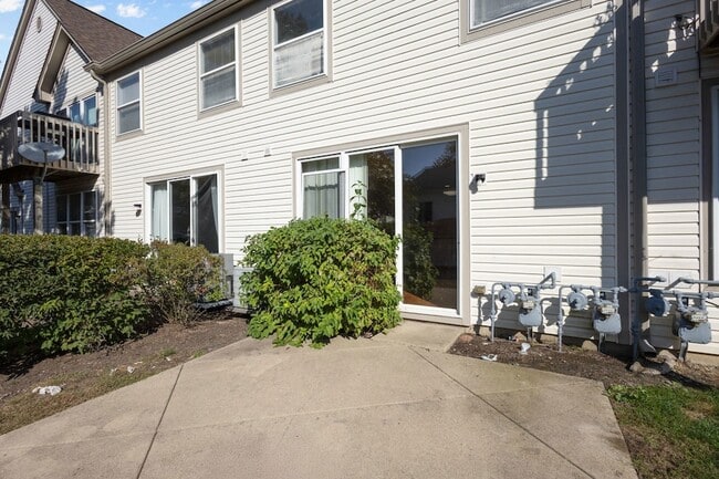 Building Photo - 2877 Stonewater Dr