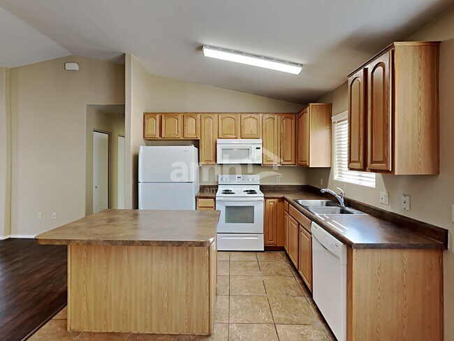 Foto del edificio - 7808 S Baja Stone Ave