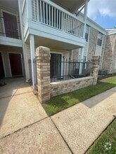 Building Photo - 2750 Holly Hall St