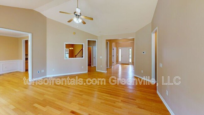 Foto del edificio - 467 N. Sweetwater Hills Drive