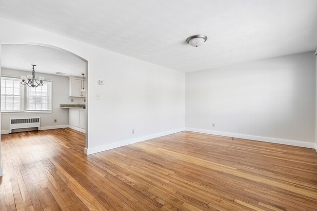 Building Photo - 1800 River St