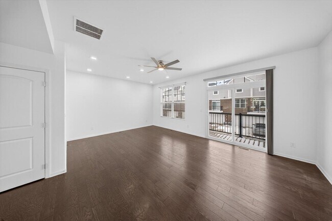 Building Photo - 49527 Lantern Wy