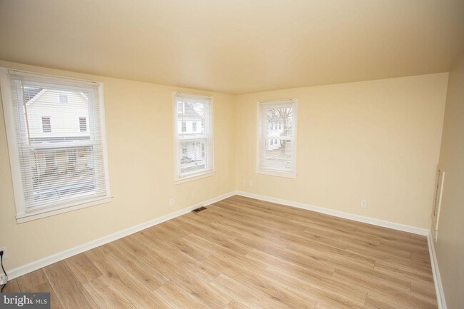Building Photo - 510-UNIT Ash St