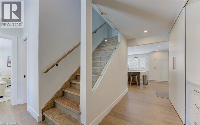 Building Photo - 343 Craigleith Dr