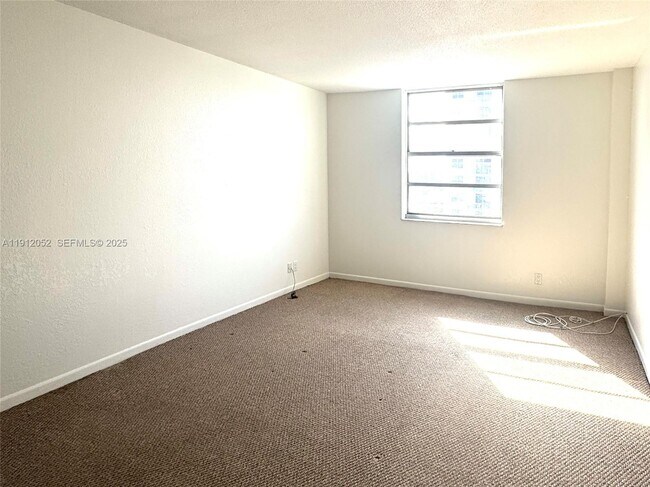 Foto del edificio - 430 Golden Isles Dr