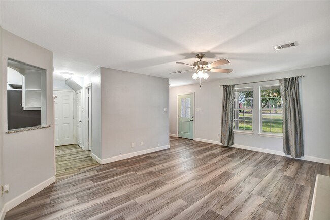 Foto del edificio - 22806 Lantana Dr