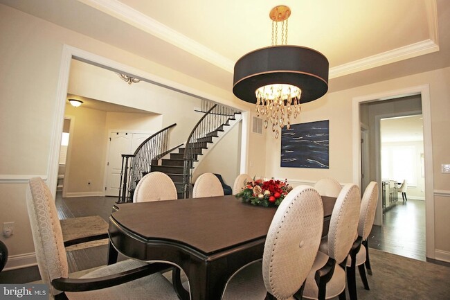 Building Photo - 405 Park Hill Ln