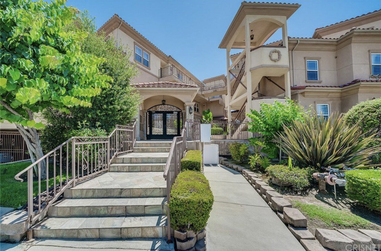 Primary Photo - 4110 La Crescenta Ave