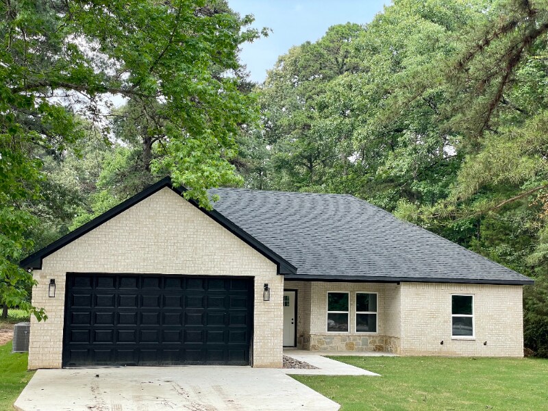 Primary Photo - 17562 Highland Cir