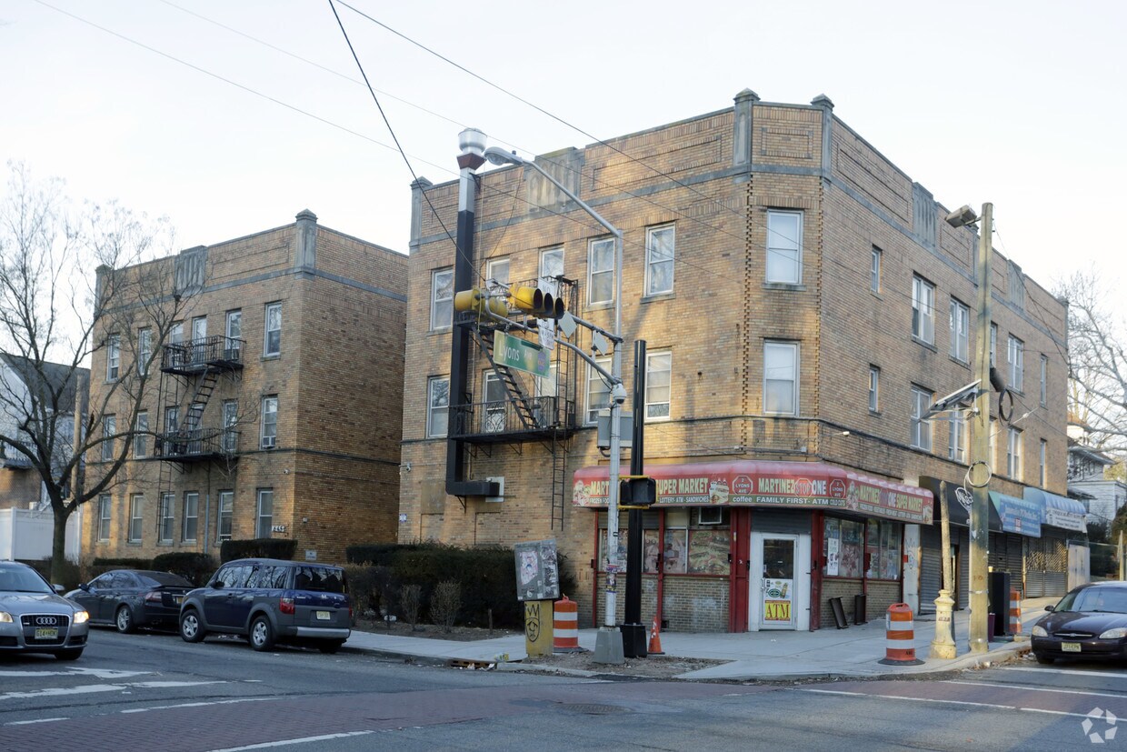 Building Photo - 643-649 Elizabeth Ave
