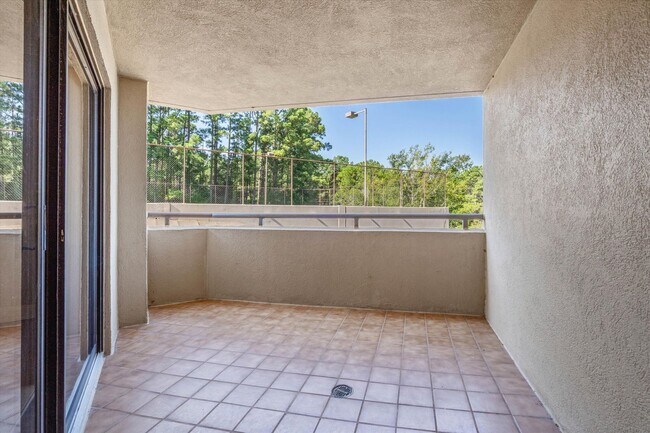 Foto del edificio - GREAT COMMUTE & AMENITIES