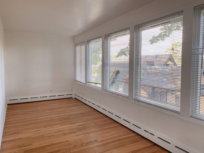 Foto del edificio - 4742 22nd Ave NE