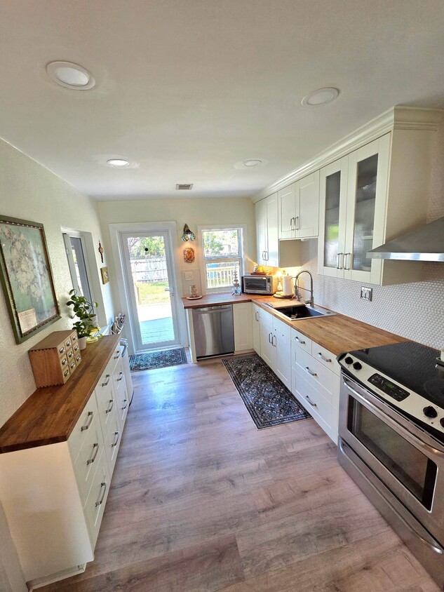 Photo - 141 40th Ave NE (Saint Petersburg, FL)