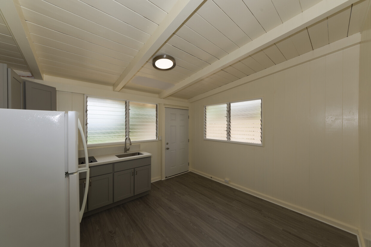 Primary Photo - 723 Hoomalimali St