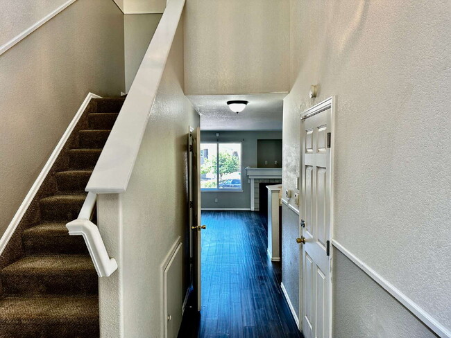 Foto del edificio - Available Immediately! Charming and cozy townhome in Thornton!